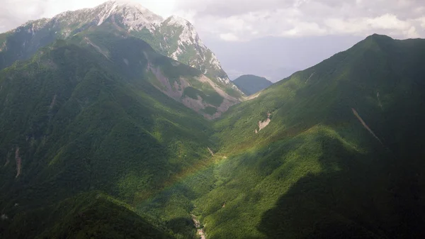 Arco iris en el valle — Foto de Stock