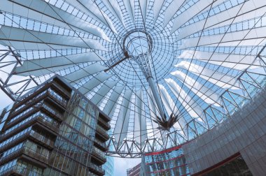 Berlin sony center çatı