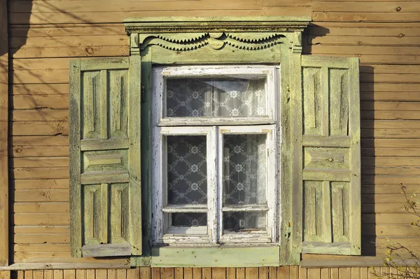 Дерев'яні вікна — стокове фото
