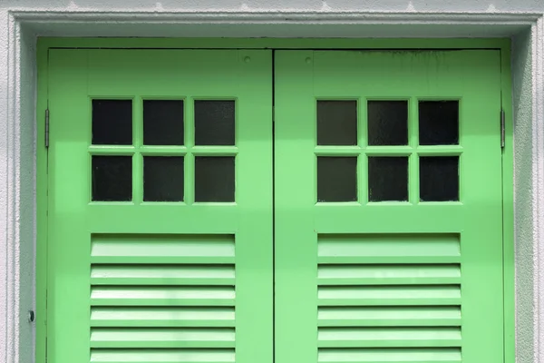 Зелений двері — стокове фото