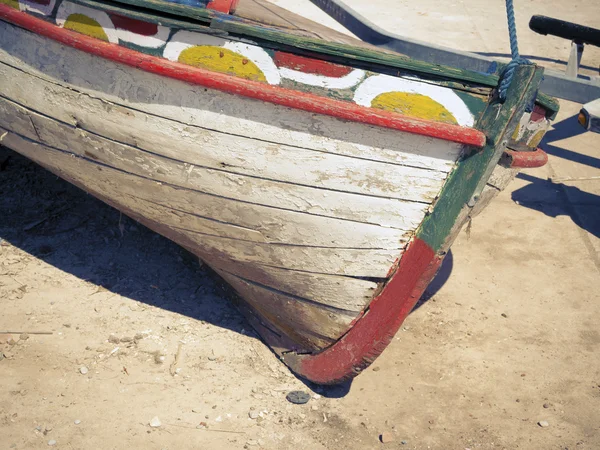 Barca fuori dall'acqua — Foto Stock