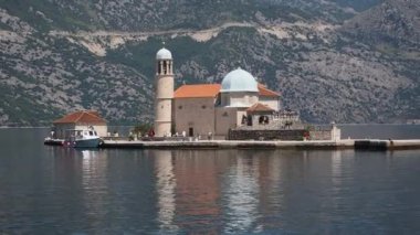 Meryem resif üzerinde