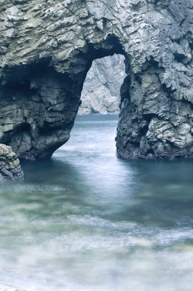 岩の洞窟で — ストック写真