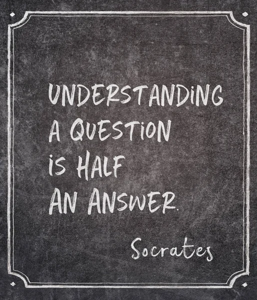 理解一个问题是半个答案 古希腊哲学家苏格拉底在框架结构的黑板上引用了这句话 — 图库照片
