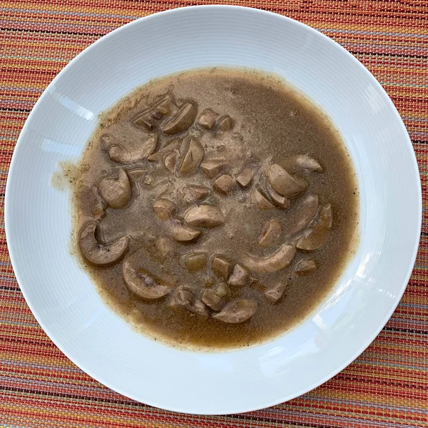 Saure Nieren als Tellergericht