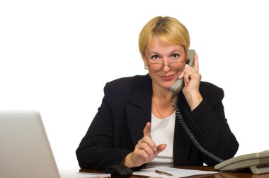 Olgun işkadını onun işyerinde telefon arama