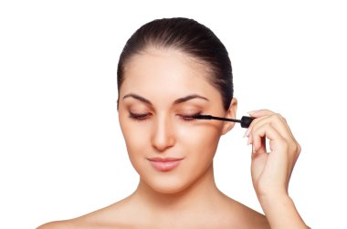 güzel esmer maskara yapıyor