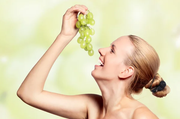 Beautiful blonde with fruits. — Stock Photo, Image