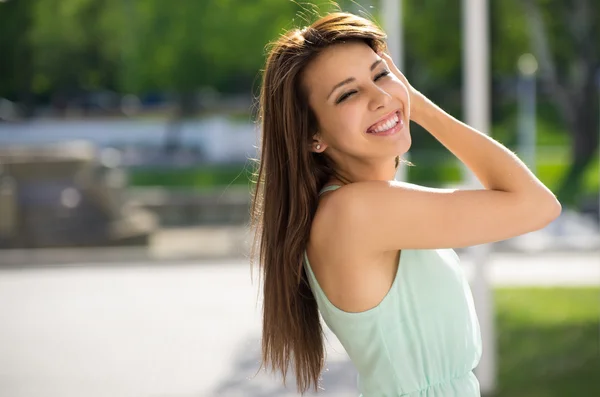 Beautiful brunette — Stock Photo, Image