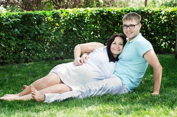 Pregnant couple — Stock Photo, Image