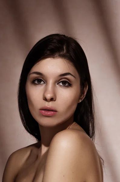 Portrait of young caucasian brunette woman — Stock Photo, Image