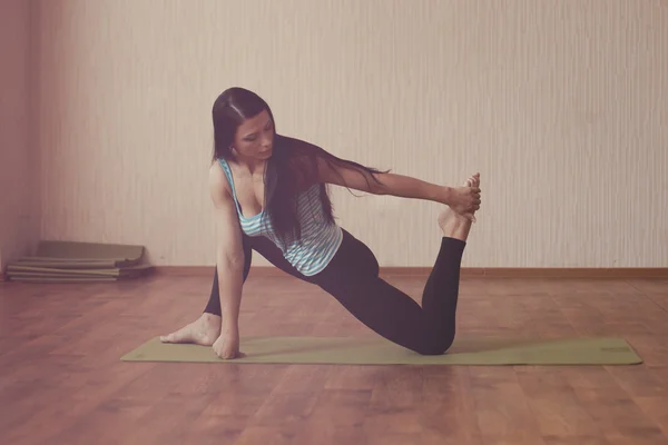 Uitrekkende gymnast — Stockfoto