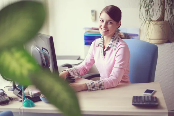 Business woman in her office — Stock Photo, Image