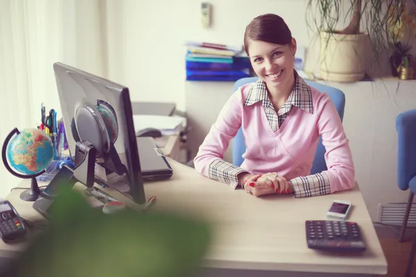 Business woman in her office — Stock Photo, Image