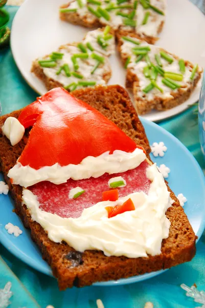 Sandwich mit Weihnachtsmann zum Weihnachtsfrühstück — Stockfoto