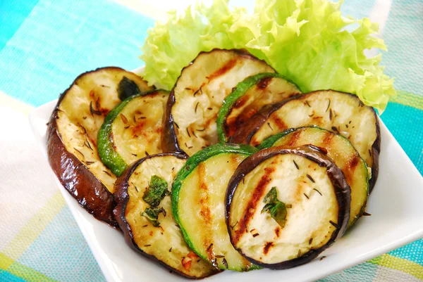 Salad with grilled aubergine and zucchini — Stock Photo, Image