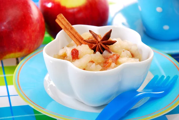 Apple puree with raisins for baby — Stock Photo, Image