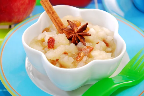 Apple puree with raisins for baby — Stock Photo, Image