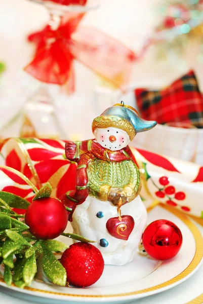 Set de mesa de Navidad con muñeco de nieve figurita —  Fotos de Stock