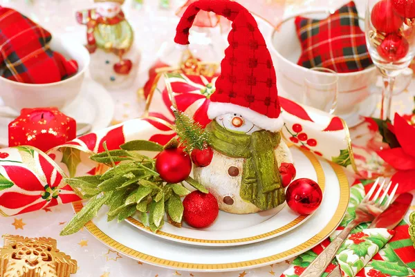 Conjunto de mesa de Natal com boneco de neve engraçado — Fotografia de Stock