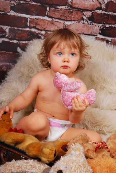 Portret van schattige babymeisje — Stockfoto