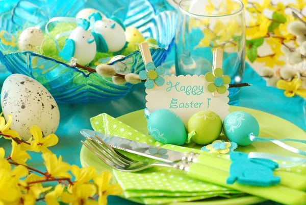 Decoración de mesa de Pascua en colores pistacho y turquesa — Foto de Stock