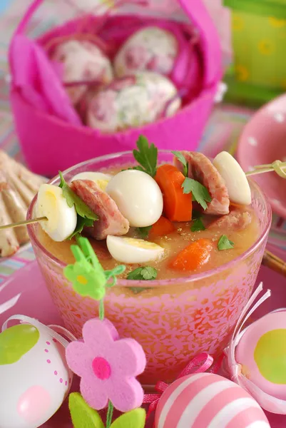 Easter white borscht with quail eggs and sausage in pink glass — Stock Photo, Image