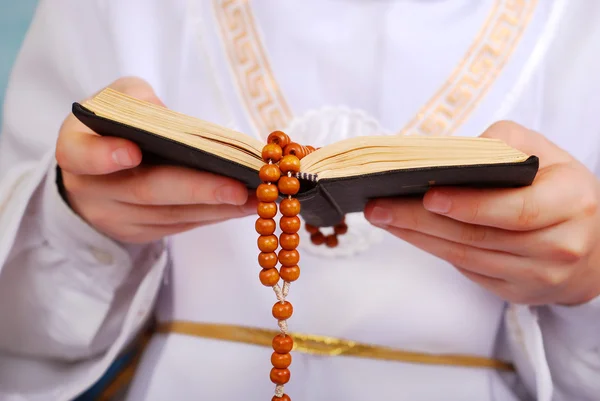 Praying boy going to the first holy communion — Stock Photo, Image