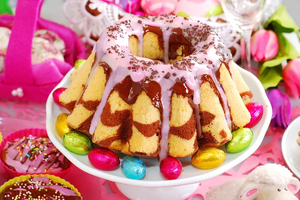 Torta ad anello di marmo per Pasqua — Foto Stock