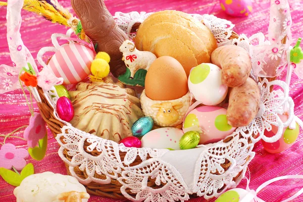 Easter basket with traditional food and decorations — Stock Photo, Image