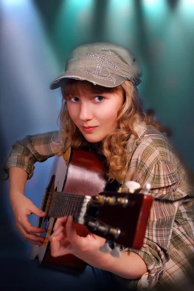 Young girl playing guitar on the stage — Stock Photo, Image