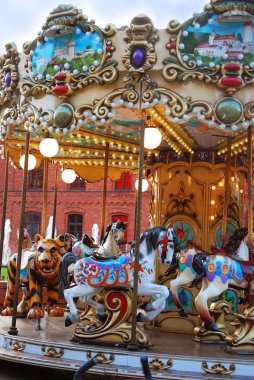 Retro atlıkarınca at ile