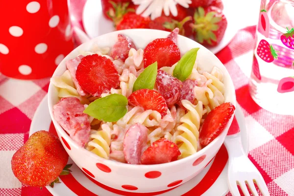 Fusilli pasta with strawberry for child — Stock Photo, Image