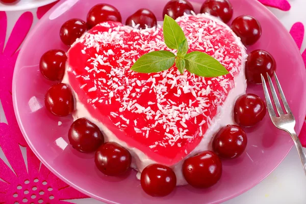 Heart shape cherry cake — Stock Photo, Image