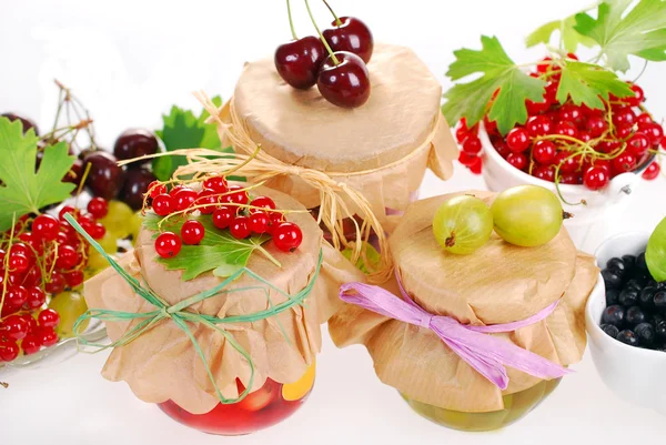 Conservas de frutas de verão caseiras — Fotografia de Stock