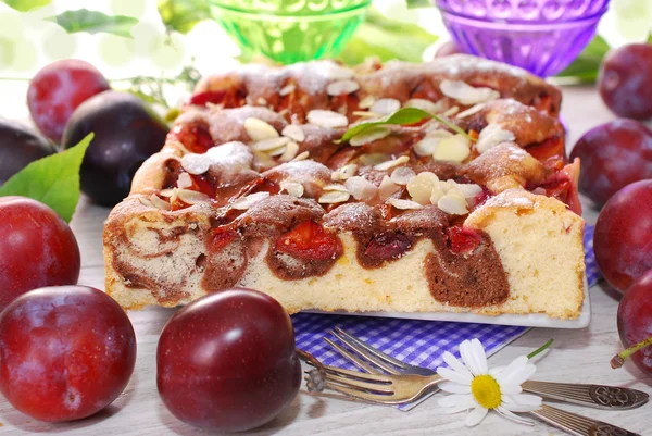 Marble cake with plums and almonds — Stock Photo, Image