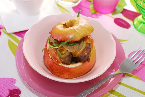 Baked apple with liver and onion — Stock Photo, Image