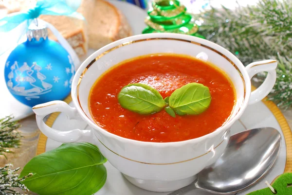 Creme de pimenta vermelha e sopa de tomate para o Natal — Fotografia de Stock