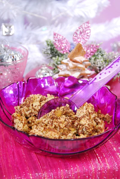 Tagliatelle natalizie con semi di papavero e uvetta — Foto Stock