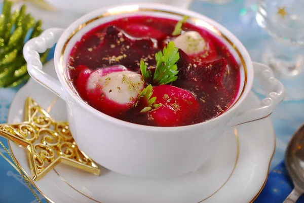 Borscht rojo con ravioles para Navidad — Foto de Stock