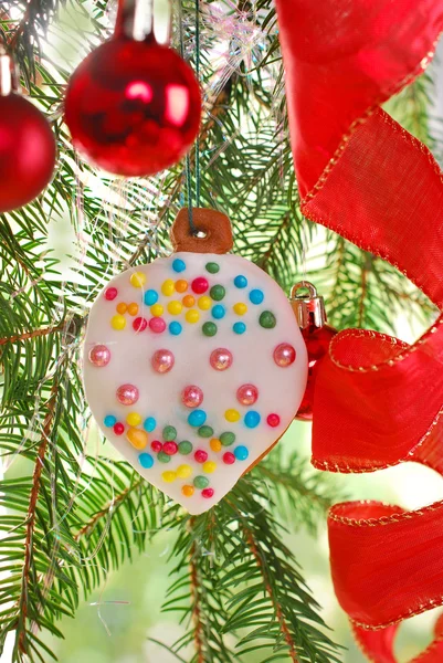 Homemade gingerbread cookie hanging on christmas tree — Stock Photo, Image