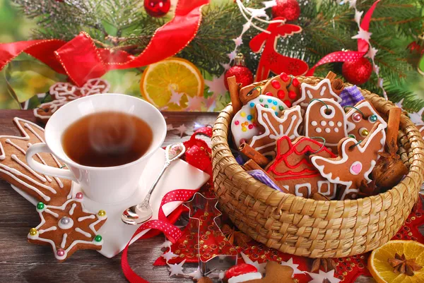 Christmas coffee and gingerbread cookies — Stock Photo, Image
