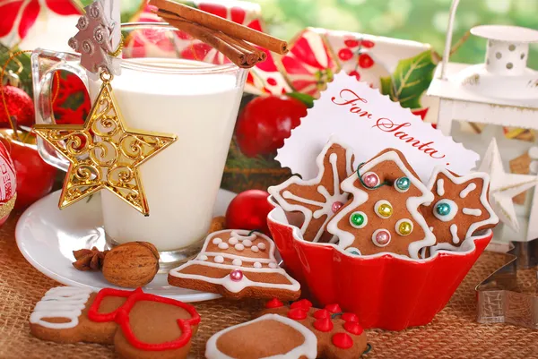 Leche y galletas para Santa Claus — Foto de Stock