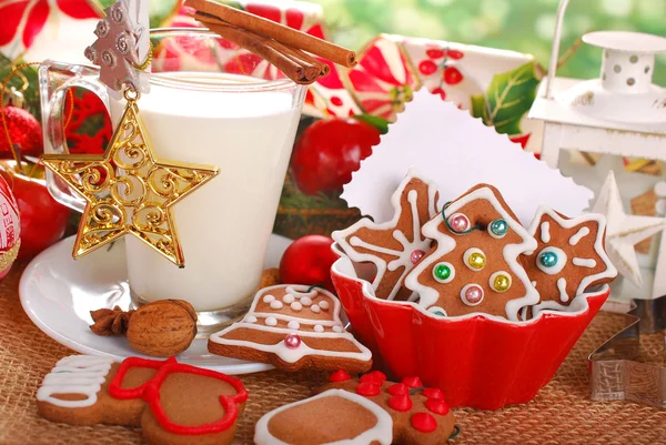 Mléko a sušenky pro Santa — Stock fotografie