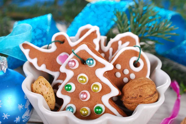 Biscotti di pan di zenzero in una ciotola per Natale — Foto Stock