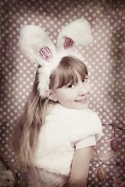 Vintage Páscoa coelho menina com orelhas engraçadas em sépia — Fotografia de Stock