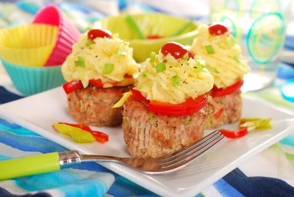 Cupcakes made from minced meat and potato puree for dinner — Stock Photo, Image