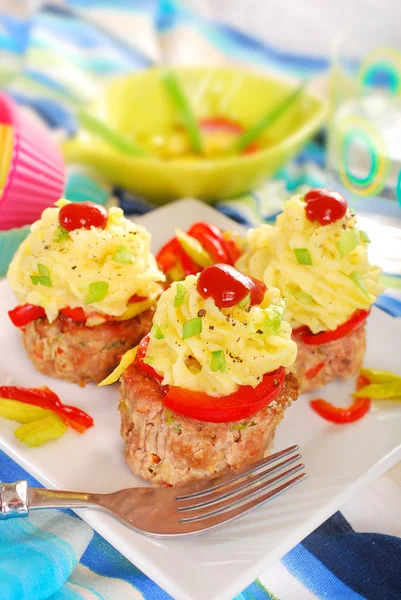 Cupcakes made from minced meat and potato puree for dinner — Stock Photo, Image