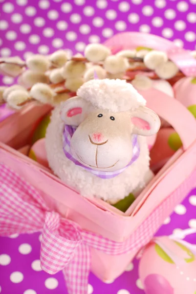 Easter basket with eggs and sheep figurine — Stock Photo, Image