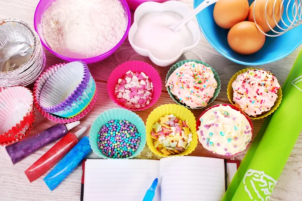 Baking cupcakes — Stock Photo, Image